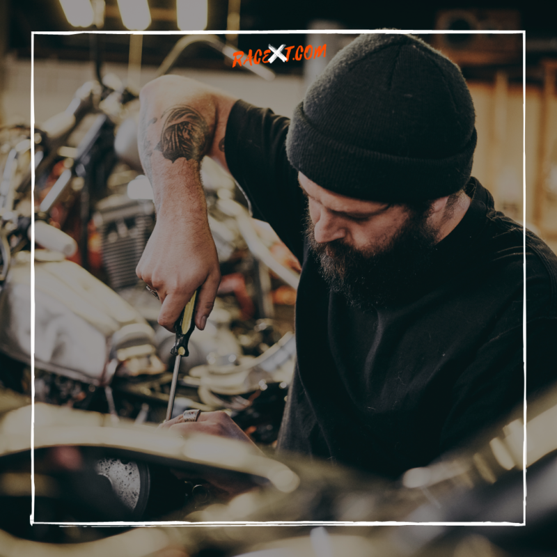 CHECK THE LIFE OF THE TIMING CHAIN 2 - Racext CHECK THE LIFE OF THE TIMING CHAIN - Motorcycle mechanic - Racext 1