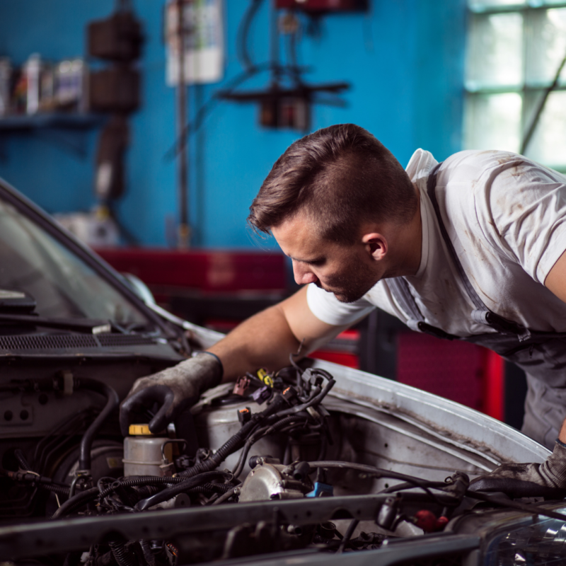 How to Save on Car Repairs with an Online Mechanic Assistance Service - Blog - Racext 1